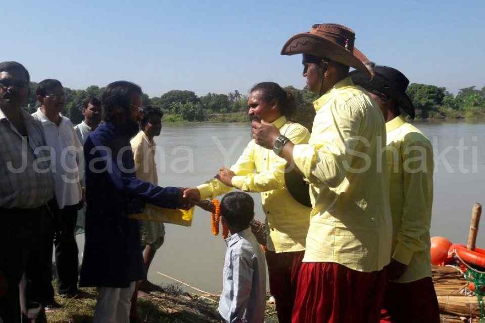 India first time Hogla Leaves Boat Expedition Hazarduary to Kolkata - 2017