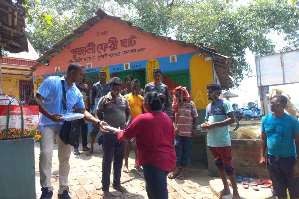 Helping our fisherman brothers at Pujali Ferry Ghat 2023